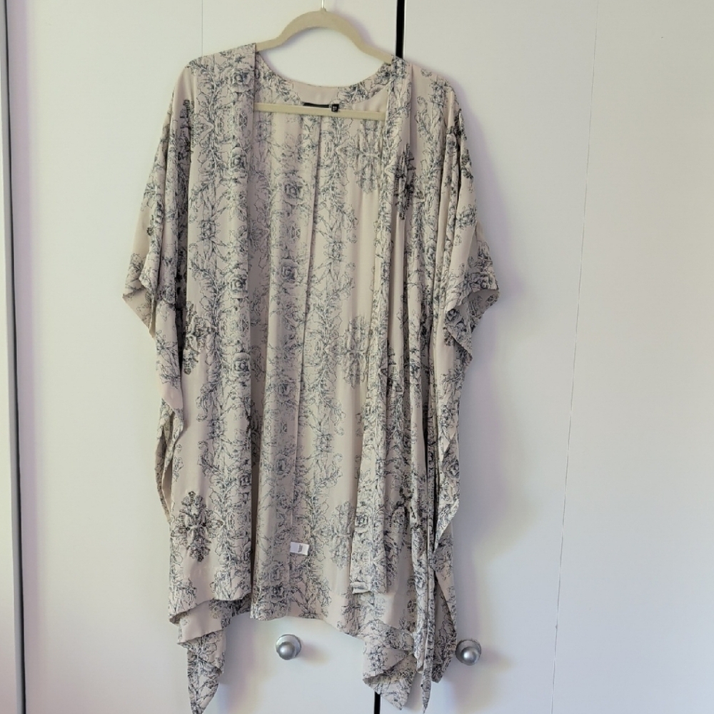 Tildon Cream and Black Beaded Floral Kimono